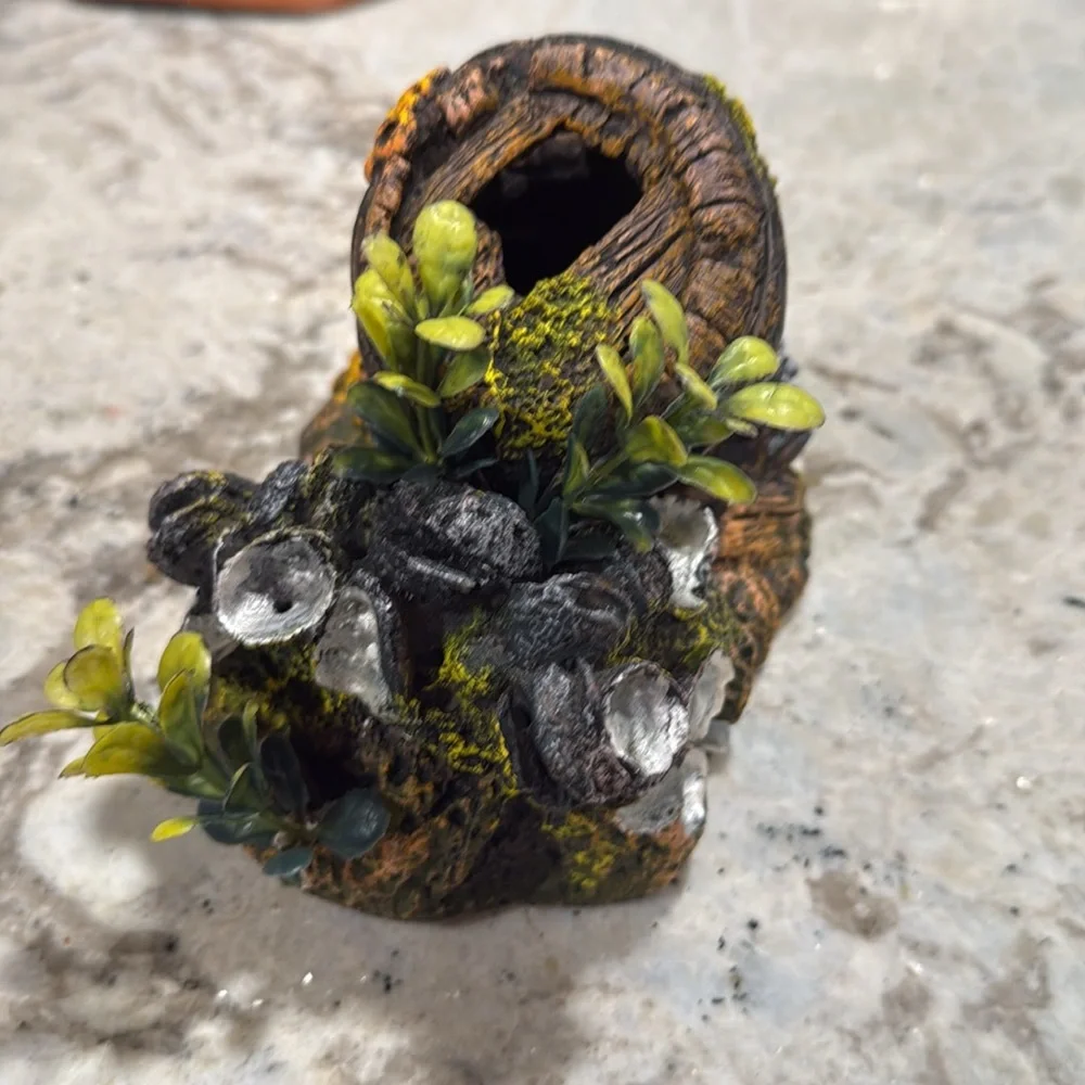 Fish tank display with bubbler